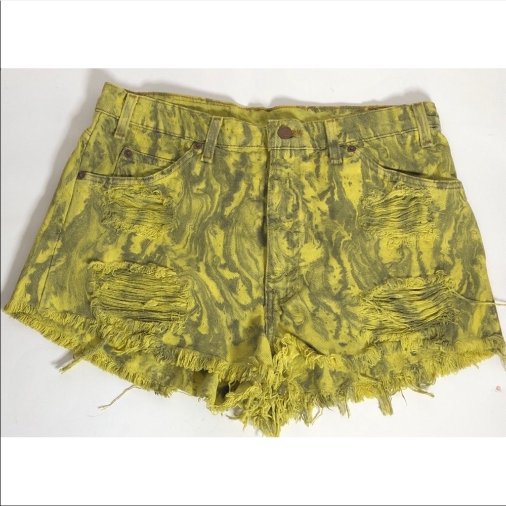 Levi’s 550 tie dye mom jean shorts